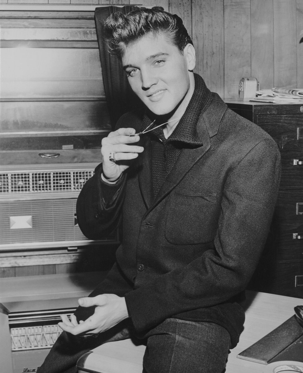 considerado como el Rey del Rock & Roll y, cuando se anunció que había sido reclutado y que entraría en el ejército de Estados Unidos, se produjo en la cultura pop un momento de verdadero dolor.En 1960 Presley regresó del ejército, donde había servido como soldado en Alemania