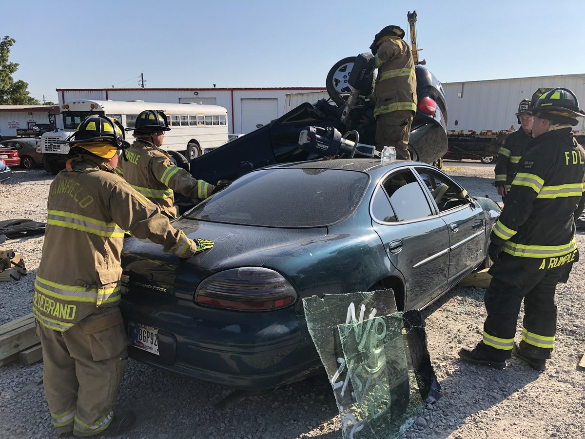BrianRussell66's tweet photo. Helping teach Vehicle/Machinery Extrication Technician class today. Students from Liberty Twp, Plainfield, Lizton, Danville, Amo and Honey Creek fire departments.  I don’t take for granted days like today anymore. 

Thanks to I-70 Wrecker Service for hosting. https://t.co/4Q7n1PwW4w