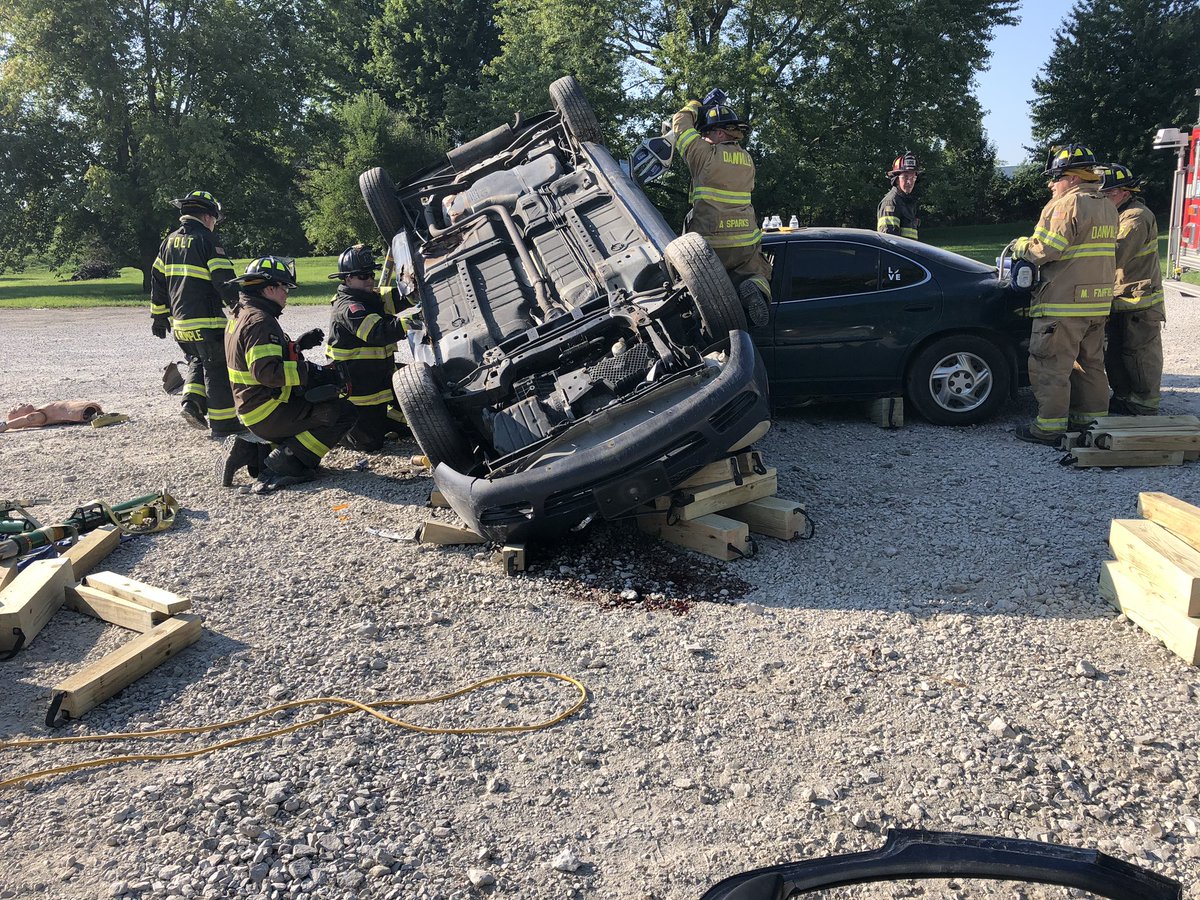 BrianRussell66's tweet photo. Helping teach Vehicle/Machinery Extrication Technician class today. Students from Liberty Twp, Plainfield, Lizton, Danville, Amo and Honey Creek fire departments.  I don’t take for granted days like today anymore. 

Thanks to I-70 Wrecker Service for hosting. https://t.co/4Q7n1PwW4w