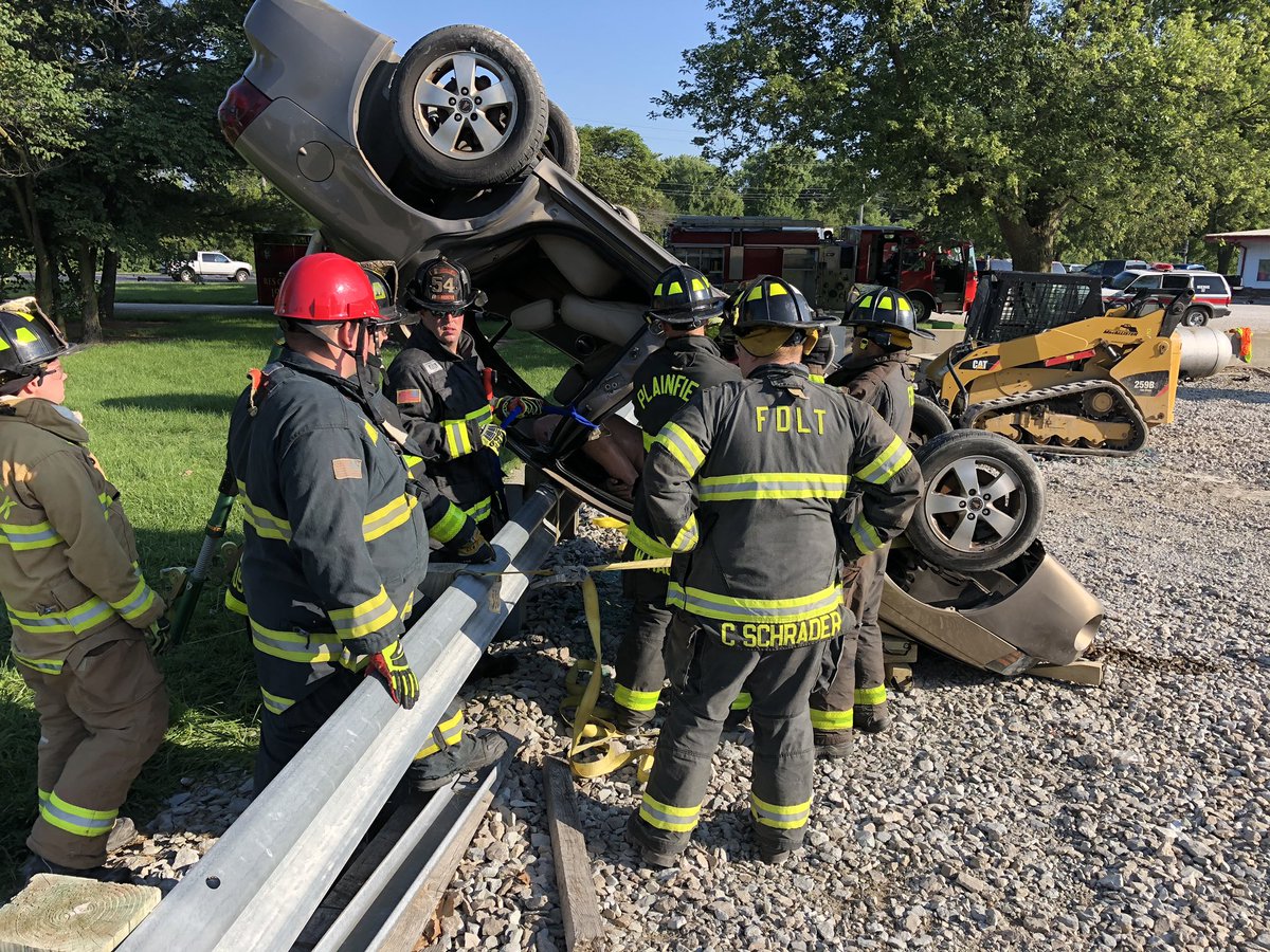 BrianRussell66's tweet photo. Helping teach Vehicle/Machinery Extrication Technician class today. Students from Liberty Twp, Plainfield, Lizton, Danville, Amo and Honey Creek fire departments.  I don’t take for granted days like today anymore. 

Thanks to I-70 Wrecker Service for hosting. https://t.co/4Q7n1PwW4w