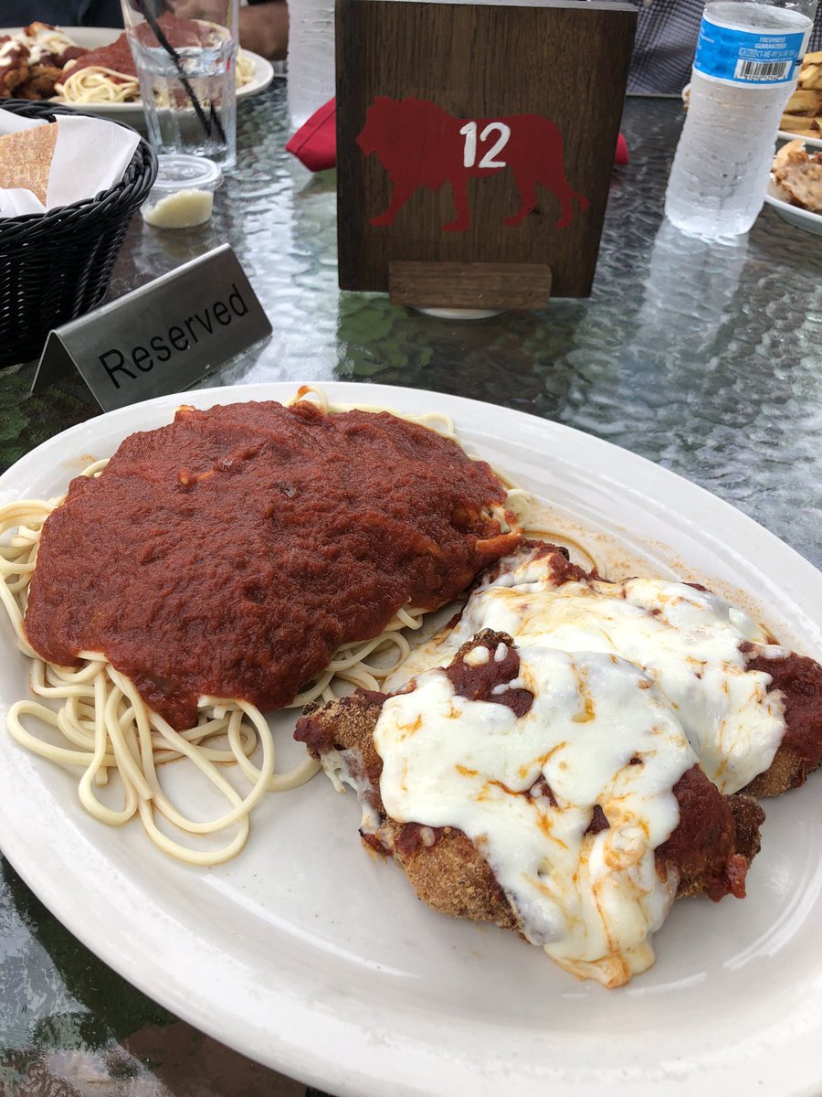ChrissieM10's tweet photo. Dinner out. Chicken Parm with homemade pasta. Yum. https://t.co/4zLcBt1wCB