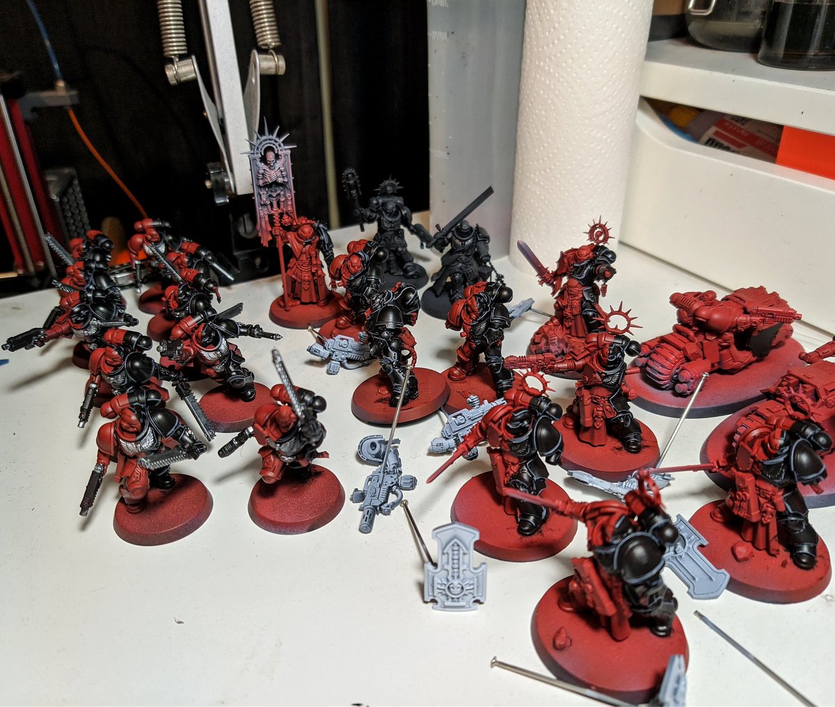 311props's tweet photo. Been working on edge highlighting the black parts of the armour of the Angels Sanguine this week.
#warhammerindomitus #warhammer #warhammer40k #40k #primaris #indomitus #miniatures #painting #hobby #edgehighlighting #bloodangels #angelssanguine #vallejo #black #grey #handcramp https://t.co/8azY9YwBn2
