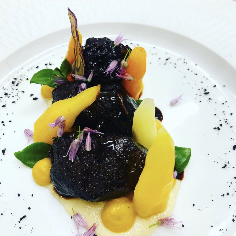 JaniceCaseyB's tweet photo. Pork cheeks, Pedro Ximénez reduction, onion purée, carrot purée, burnt onion powder and dried shallot #pork #porkcheeks #onion #carrot #countryhouse #wexford special tonight @DunbrodyHouse @Kevindundon https://t.co/itbvd3hc0s