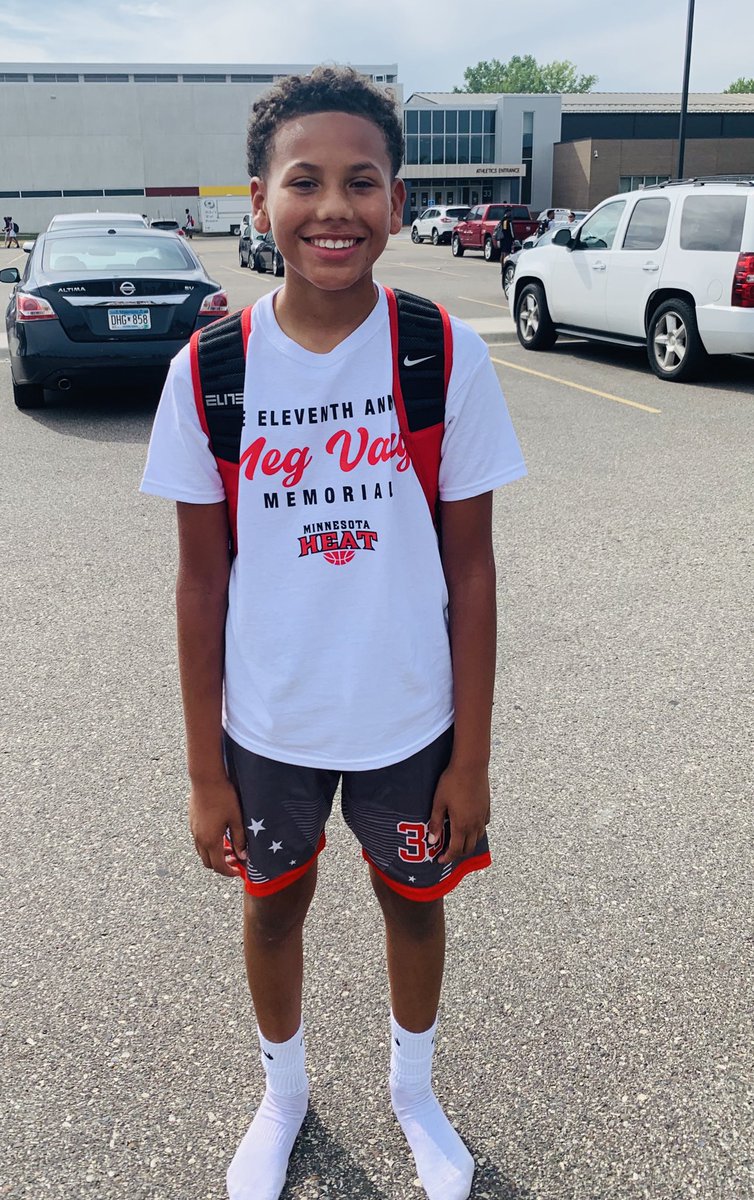AaronBuchananJr's tweet photo. 5th Grade D1 Meg Vang Champs‼️ #AB33 https://t.co/zDiV8MUvRK