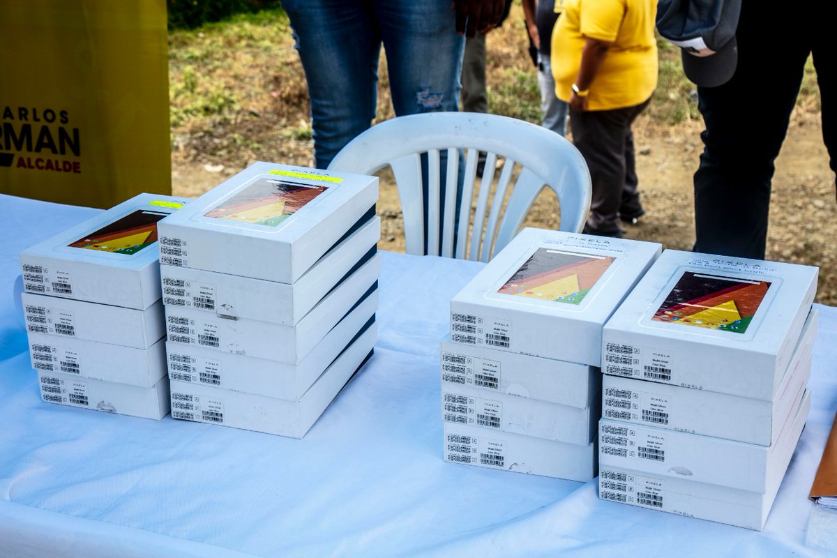 DrCarlosGerman1's tweet photo. Seguimos con la entrega de las tabletas a los estudiantes más destacados de las unidades educativas del sector rural.
Jóvenes de los sectores #JuntaNueva y #LaAngela, de la parroquia #FebresCordero, nos contaron que los dispositivos son un importante aporte para sus https://t.co/OwW8kenPNP
