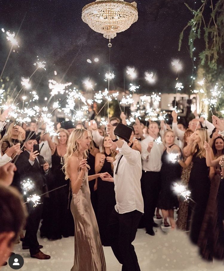 imheavenhell's tweet photo. ꕥ ; #CaraDePapaWedding
Me siento tan feliz de estar en un día tan importante como hoy, se casa lunitas bebé, me da mucho gusto verlo tan feliz, les deseo a ambos lo mejor hoy y siempre, sean muy felices(!!!)
#MeetTheCrawfords https://t.co/21cjvm3YFU