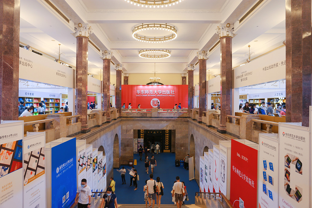 dscvr_shanghai's tweet photo. Bookworms celebrate festival of reading at Shanghai Book Fair 2020.
Launched in 2004, the book fair, held annually in summer, has become a cultural gala for both local residents and visitors. This year's event will run through August 18. https://t.co/AIVl2CLjPq https://t.co/TdG3qQg623