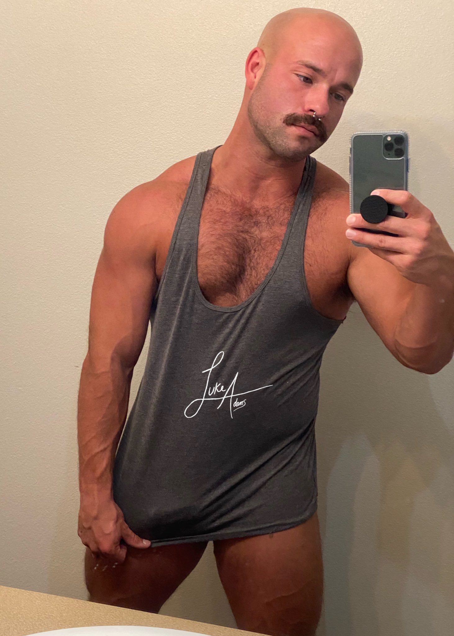 Happy Saturday! Come shower with me 😈 https://t.co/VFjbPS6HIk