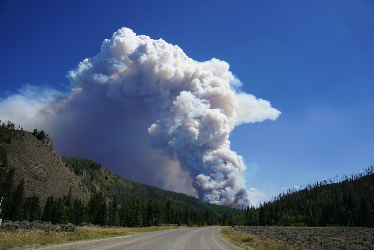 usfsarp's tweet photo. #WilliamsForkFire at 3:30 pm today taken on CR 3. Fire is approximately 4,145 acres according to the most recent flight mapping and is actively burning to the south. 0% contained. https://t.co/jx7lDFwsDg @GrandCountyOEM https://t.co/a1lCvrVPfU