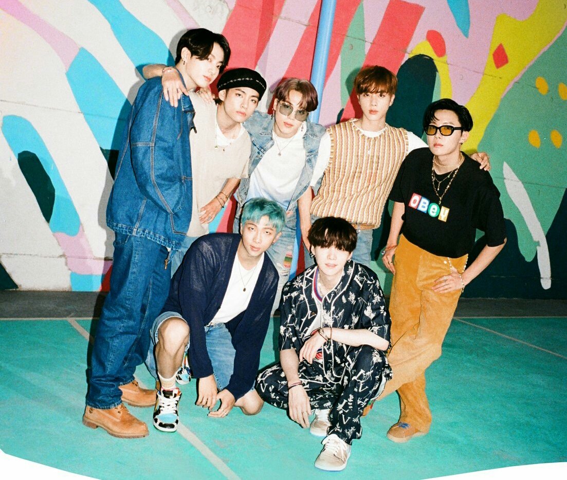 ValeryHatsune's tweet photo. @kchartsmaster @BLACKPINK @BTS_twt DYNAMITE IS COMING and in October new album, this is kings we are on our way to lead https://t.co/mqj3R8PDHU