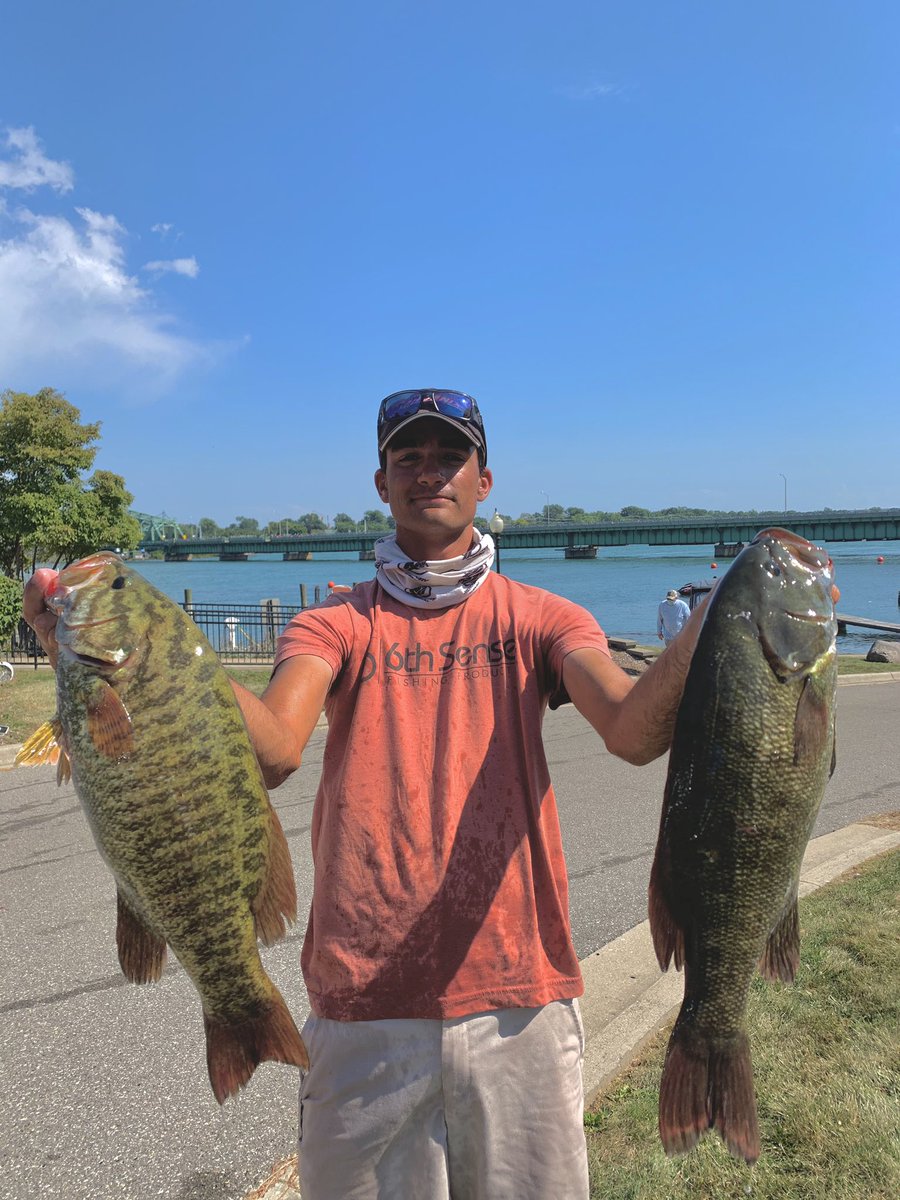 hughcfishing's tweet photo. 17 pounds today on the Detroit River for a check. Found some stuff today and will try to expand upon it tomorrow! @6thSenseLureCo @CastAwayRods #bassfishing https://t.co/v2ZfV4Tjjd