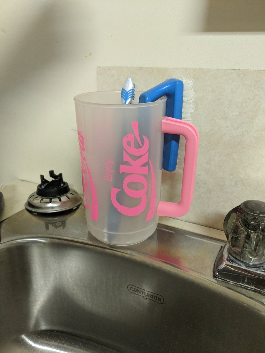 mika_shima's tweet photo. Found this at my parents house. Anyone else find 90s throwbacks? #slurpeesfordays #brainfreeze https://t.co/aGzGwFwhma