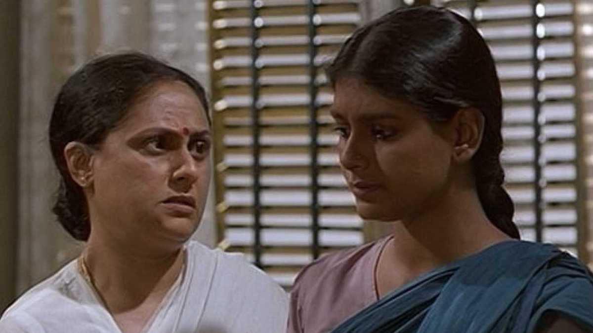 Jaya Bhaduri in Hazaar Chaurasi Ki Maa (1998)