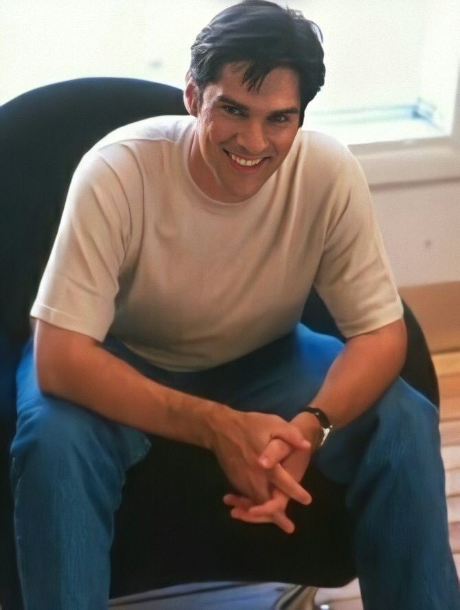 a thread of what your camera roll would look like if thomas gibson was your bf 