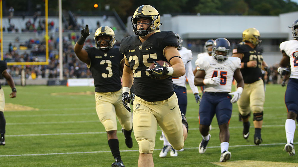 There are certain teams whose best look is a simple one.  @ArmyWP_Football is one of those. Their best look is the gold helmet with a black stripe and facemask. It's classic and timeless.