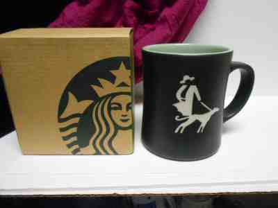acejules's tweet photo. @Starbucks help! Broke my favorite mug and now I can’t find a replacement anywhere. Any chance you’ve got one below in stock? Maybe way way back on the shelves?? https://t.co/YvvFzVcQD9