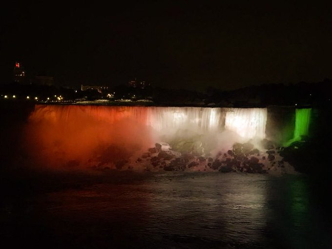 ndtv's tweet photo. Niagara Falls in Canada illuminated in colours of Indian national flag to mark 74th #IndiaIndependenceDay

(Photos: Consulate General of India in Toronto, Canada) https://t.co/Dg4Ksh1MgY