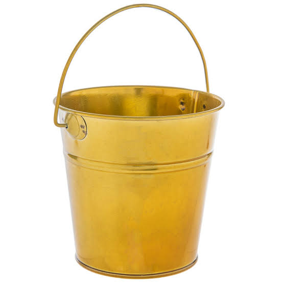 Nicki Minaj as a bucket ( thread )