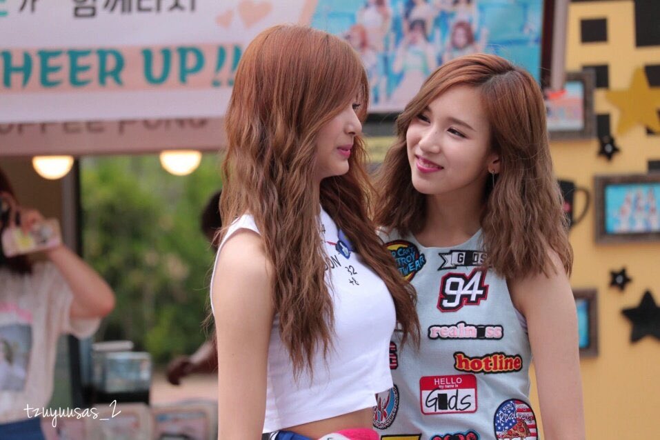 minashood's tweet photo. mina always loves looking at tzuyu https://t.co/kK3dp9qmHx