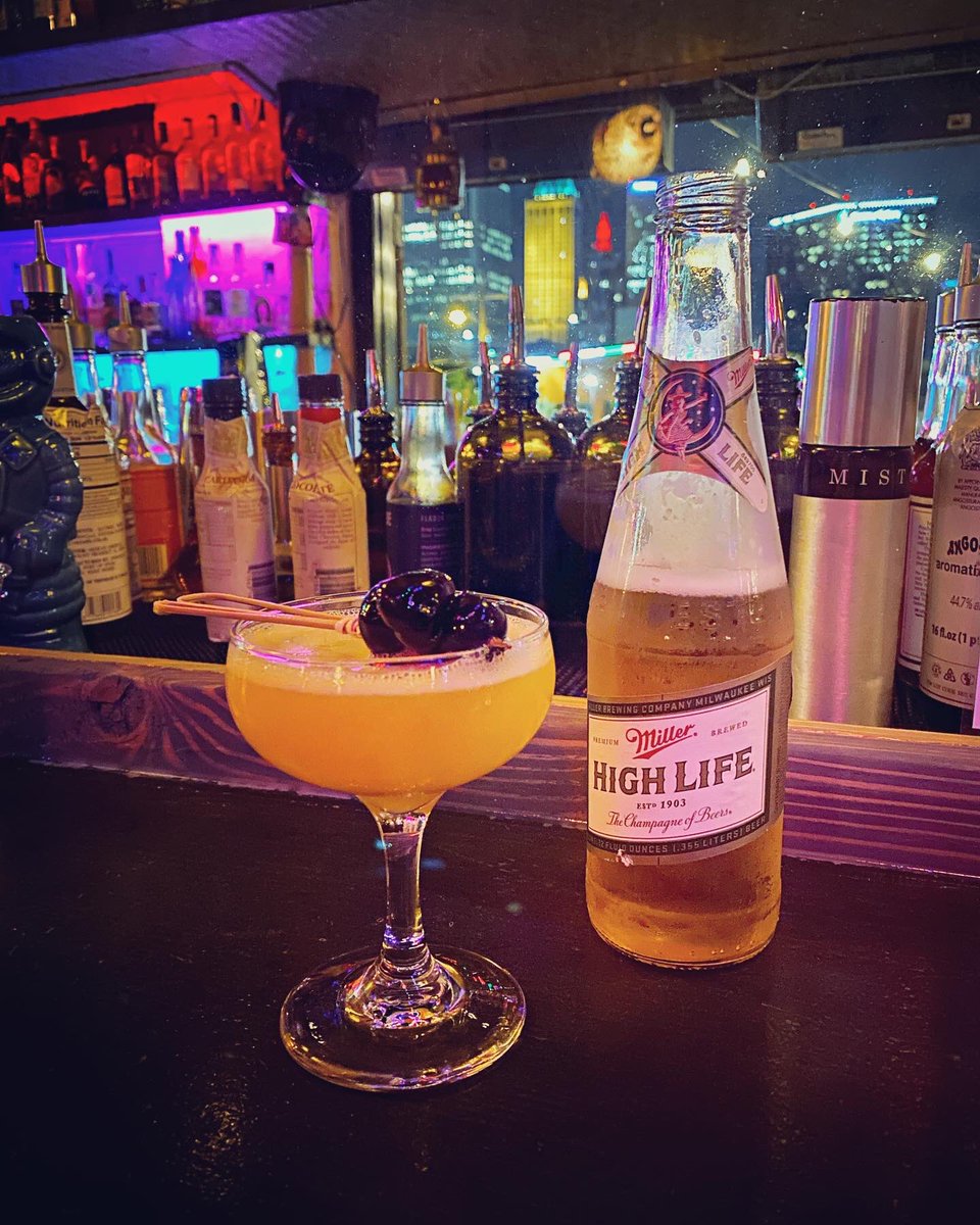 poppyips's tweet photo. @JustinWJennings repping BarkeepOKC in T-town this wknd! 🍺🍹

#CocktailTime #BarkeepOKC at #SaturnRoomTulsa https://t.co/JfeMhYKnoC