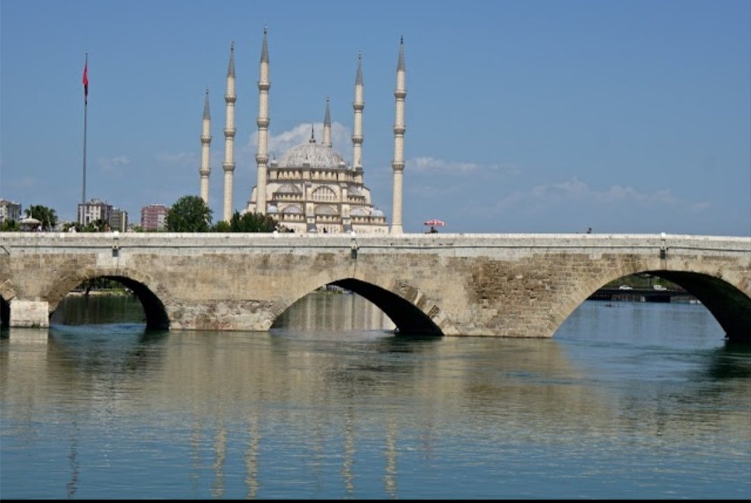 Pazartesi Adanadayim 
Misafir seven çifleri gorelim