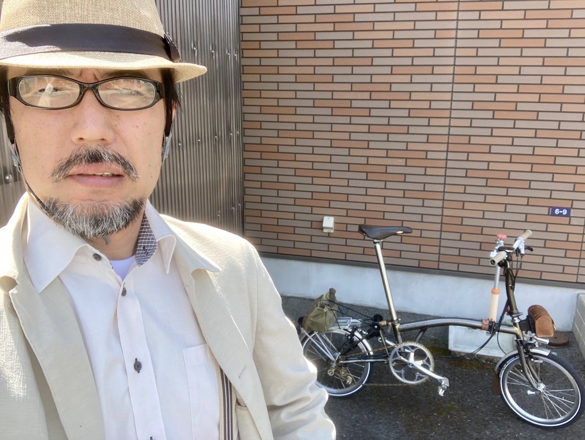 nas1701's tweet photo. ひとりBWC!
新型コロナウィルスの影響で今年のBWCは中止になってしまったが、この週末は世界中の有志たちが世界中で走っている!
30度を越える猛暑のためネクタイはポッケに勘弁
#bwc #bwcjapan #brompton #ブロンプトン #ブロンプトンのある生活 #yamagata #猛暑に負けるな #ほとんど休憩時間 https://t.co/mG3kKSnceV