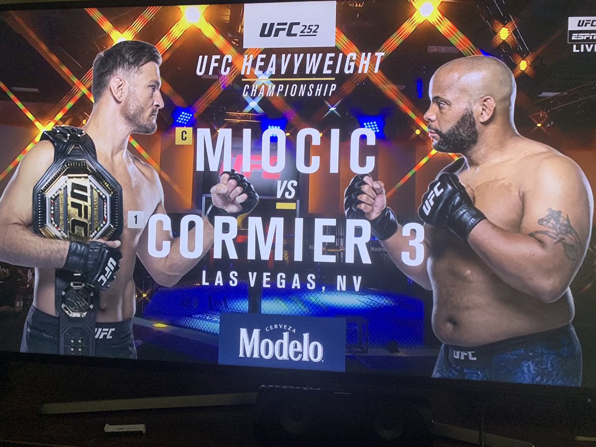 DJYoungDen's tweet photo. @ufc #ufc252 #DanielCormier #UFC #UFC252 #mma #fight #fightnight #mmastreams @dc_mma @stipemiocic #MainEvent https://t.co/mNAMC66spw