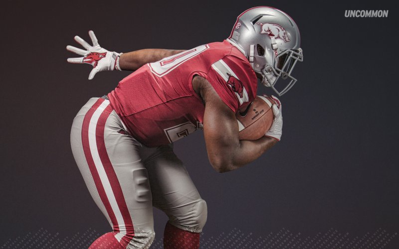 This helmet gets a lot of hate, but I absolutely loved the Cowboys-inspired helmet used by  @RazorbackFB. It was one of the more unique alternate helmets I've seen in a long while.