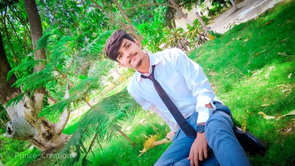 deshmukh_kundan's tweet photo. Strive for the Best but also Be Happy for all the little you have..😊
कॉलेज का वो आखिरी दिन...♥
.
.
.
#collegememories #missingthesedays #yaadein #behappy😊 #nature #NaturePhotography https://t.co/HNbuYPpPd3