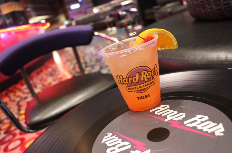 TulsaHardRock's tweet photo. โSummer breeze, makes me feel fine, blowing through the jasmine in my mindโฆโ ๐
Introducing the Summer Breeze cocktail -- the perfect mix that Seals & Croft would be proud of. Available for a limited time!
#AmpBar #Riffs #HardRockTulsa https://t.co/AWSTpC4Yg8