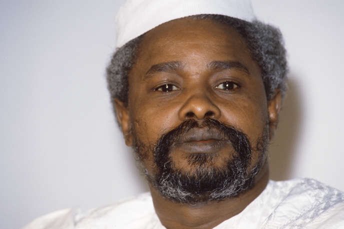NdiogouGueye4's tweet photo. Thread sur l’un des dictateurs africains les plus sadiques du 20e siècle. Il est souvent cité dans le top 10 des plus meurtriers en Afrique. Il s’agit de Hissène Habré. On va parler des conditions de détention de ses prisonniers, de ses méthodes de torture et un peu de son procès https://t.co/DPi3dRMX0c