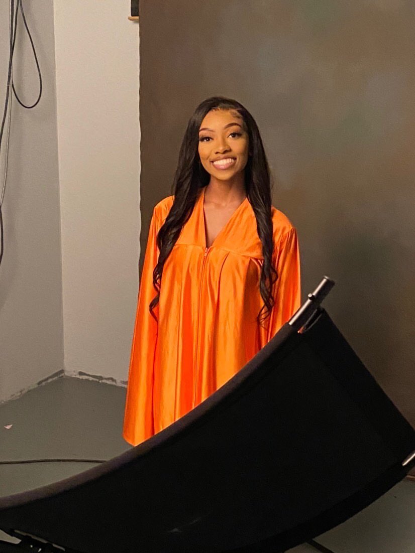 theecactuskween's tweet photo. Class of 2021🧡💚. https://t.co/yOaS87wNDZ