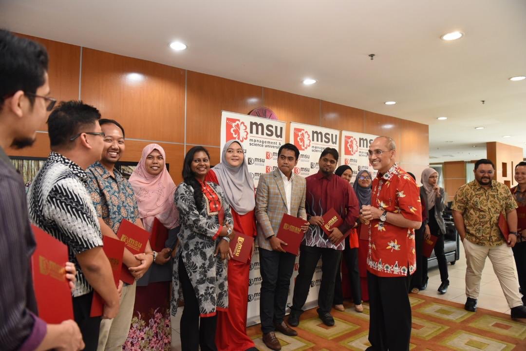 MohdShukriYajid's tweet photo. Congrats to all the newly appointed Alumni Association members, led by its President, Dr Imran Khan Jallaldeen. Be the responsive &amp; professional role models for #MSUrians. All the best! @MSUMalaysia @MSUCollege @msumcmalaysia @MSUmalaysiaAlum @imranj1988 https://t.co/7a5dsfmzCR