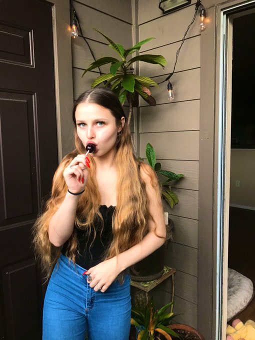 Like &amp; RT if my videos have ever made you cum 💦😉 https://t.co/4cMwlSqyCD