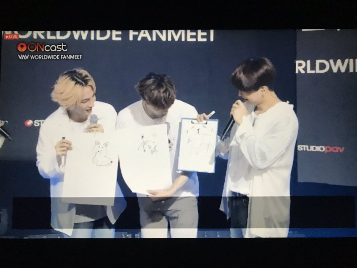 StBlueBon's tweet photo. Kkkkkkk morri com esses desenhos! Vcs fizeram uma #Vampz feliz! :) #VAV #ONCASTLive #WorldwideFanmeet 😂❤️ https://t.co/tRylCWYrF5