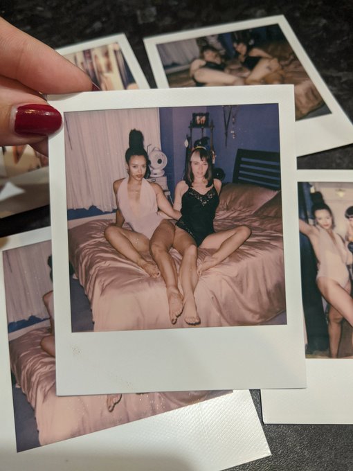 Instant satisfaction 📸 @Polaroid https://t.co/tVnLTTbs84<a class="tags" target="_blank" title="On Twitter" href="/?out=eyJ0eXAiOiJKV1QiLCJhbGciOiJIUzUxMiJ9.eyJpYXQiOjE3MjIwMjM1NTUsImlzcyI6InR3cG9ybnN0YXJzLmNvbSIsIm5iZiI6MTcyMjAyMzU1NSwiZXhwIjoxNzUzNTU5NTU1LCJyZWRpcmVjdF91cmwiOiJodHRwczovL3R3aXR0ZXIuY29tL1BvbGFyb2lkIn0.7eGc32i1r2SmAfPmfnf9pZBpABtW1e-GlWZEgaUqWXZZhyZtUnRiF47w6M55VrhaXy1oaRNQrq0F3P9mqZKMhw">@Polaroid</a>