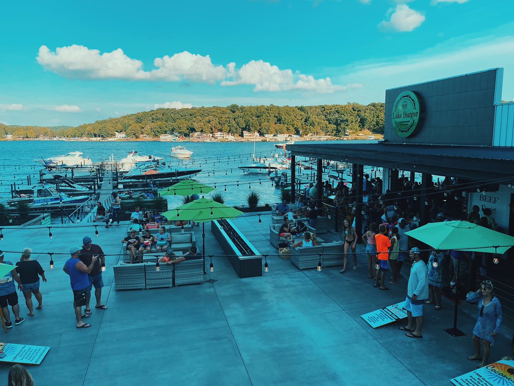 KyleeGregg's tweet photo. Lake Burger is where it’s at. ✌🏼#Foodies https://t.co/cA86WnUcEl