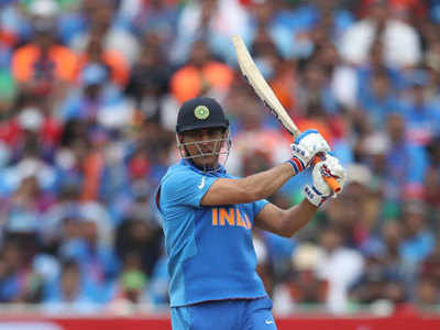Nitesh1424's tweet photo. Dhoni finishes off in his style!! This commentary  by ravi shastri still give goosebumps to every cricket fans it was indeed  atough decision for you mahi ..years of memories thrasing bowlers out of the park with acrobatic shots is not everyone's  cups tea
#foreverdhonism❤❤ https://t.co/RdepfwsW3B