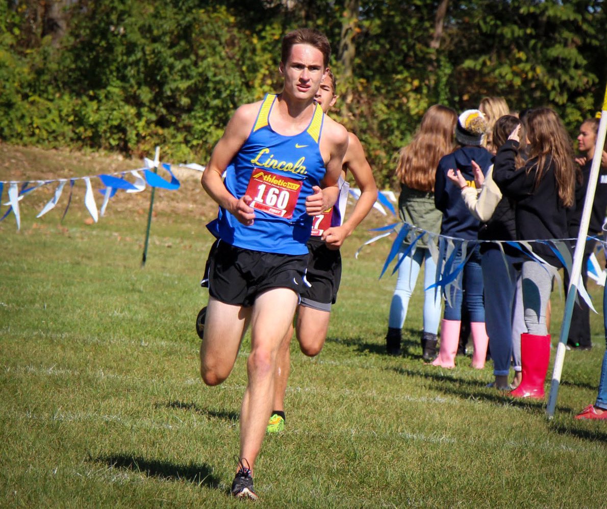 gahannaxc's tweet photo. This young man volunteered all summer with GrasshoppersXC and was given a gc for @ColumbusRunning. Instead of using on himself, he asked GLXC coaches to use it to buy shoes for athletes that need them more than he does! 100% class act! #oneprideonefamily @GLHS_Athletics https://t.co/AYmvWHdrlH