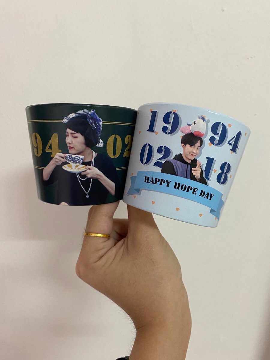 xxugga's tweet photo. I’m gonna be at #7ToEternityWithBTS around 12pm to give out FREE cup holders from @_SUGALOVER_  and @ChihyeTwt !

It was suppose to be given out during March event but due to Covid, it was cancelled. 

First come first serve. No taking for friends (:  

1 hobi (random)+ 3 Suga https://t.co/sp2M9dQSmJ