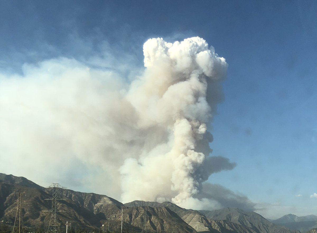 staceysoleil's tweet photo. Praying for those in the the #Azusa area. I was just on the 210 and this was my view...0% contained at the moment. #AzusaFire #Ranch2Fire #arson #fire https://t.co/960LfPtYEt