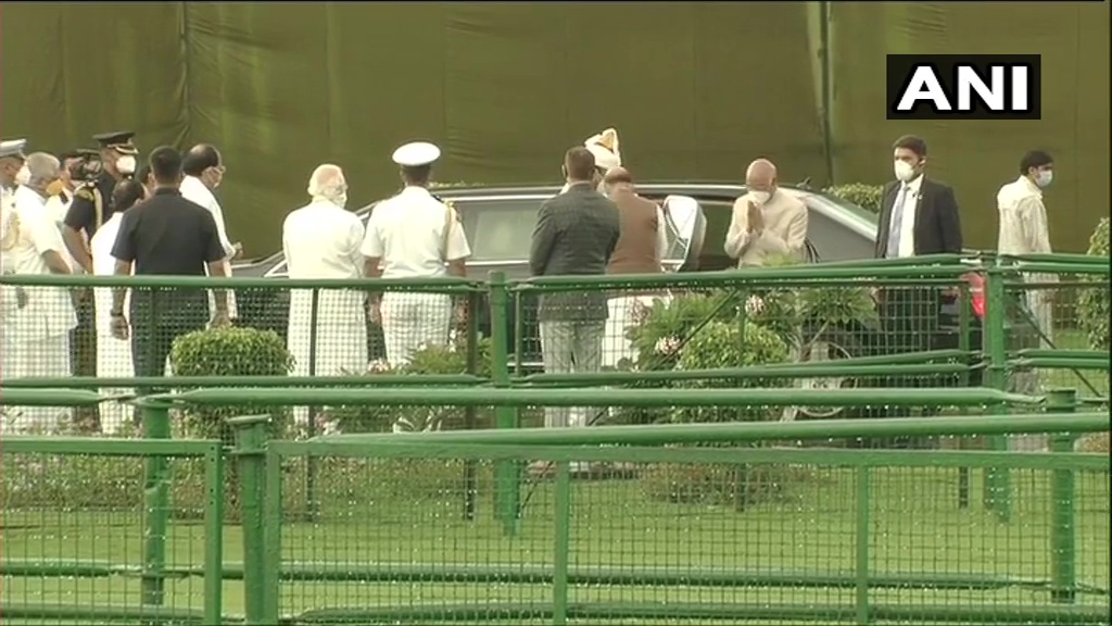 ANI's tweet photo. Delhi: President Ram Nath Kovind arrives at 'Sadaiv Atal' - the memorial of former PM #AtalBihariVajpayee, on his death anniversary today.

Vice President M Venkaiah Naidu and Defence Minister Rajnath Singh also present. https://t.co/krFIaTPyFw