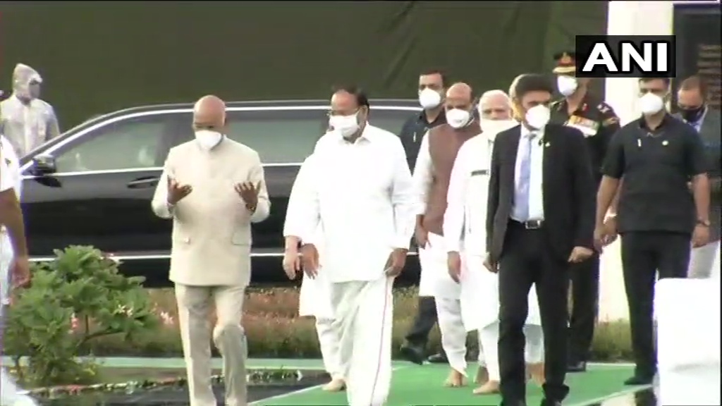 ANI's tweet photo. Delhi: President Ram Nath Kovind arrives at 'Sadaiv Atal' - the memorial of former PM #AtalBihariVajpayee, on his death anniversary today.

Vice President M Venkaiah Naidu and Defence Minister Rajnath Singh also present. https://t.co/krFIaTPyFw