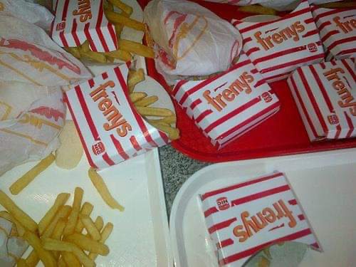 8) Names of other Pumper Nic sandwiches included Jaque (jamon y queso, ham and cheese) and Jaque'H as well as burgers such as the Supernic (with egg, lettuce and tomato) or the Doble Nic, a double burger with onion and the Chicknic sandwich with breaded chicken.