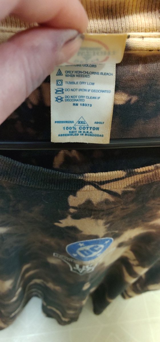 Design4UByMyEye's tweet photo. I bleached out a collectable shirt and it looks like Skeleton hands
The shirt is a men size XXL
It does fit the spooky season feel
This shirt is from the old trading card game VS. Otherwise known as #VersusSystem produced by #dccomics the shirt has #Batman on it #TCG https://t.co/NQC5xWk8nB