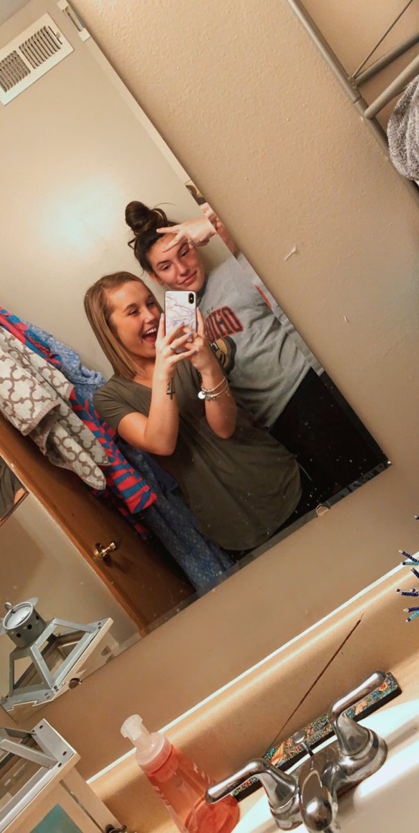 olivia_haney144's tweet photo. Happy birthday to my best friend! Don’t know who else would call me and wake me up every night at 3 in the morning. Love you so much han🥰 https://t.co/oZQZgiwdOd