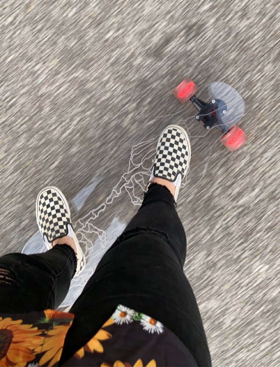 lyx47_'s tweet photo. I really just enjoy this photo of me riding my new board so pls appreciate #ghostlongboard https://t.co/hMg0sF97eR