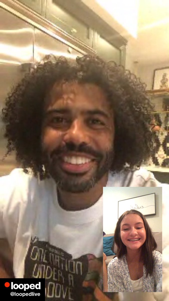 TSH1123's tweet photo. @DaveedDiggs Thank you for making this kiddo smile and your advice for her journey in musical theatre! Forever grateful! #hamforchange #hamliton #daveeddiggs https://t.co/DVvzeLrpIH