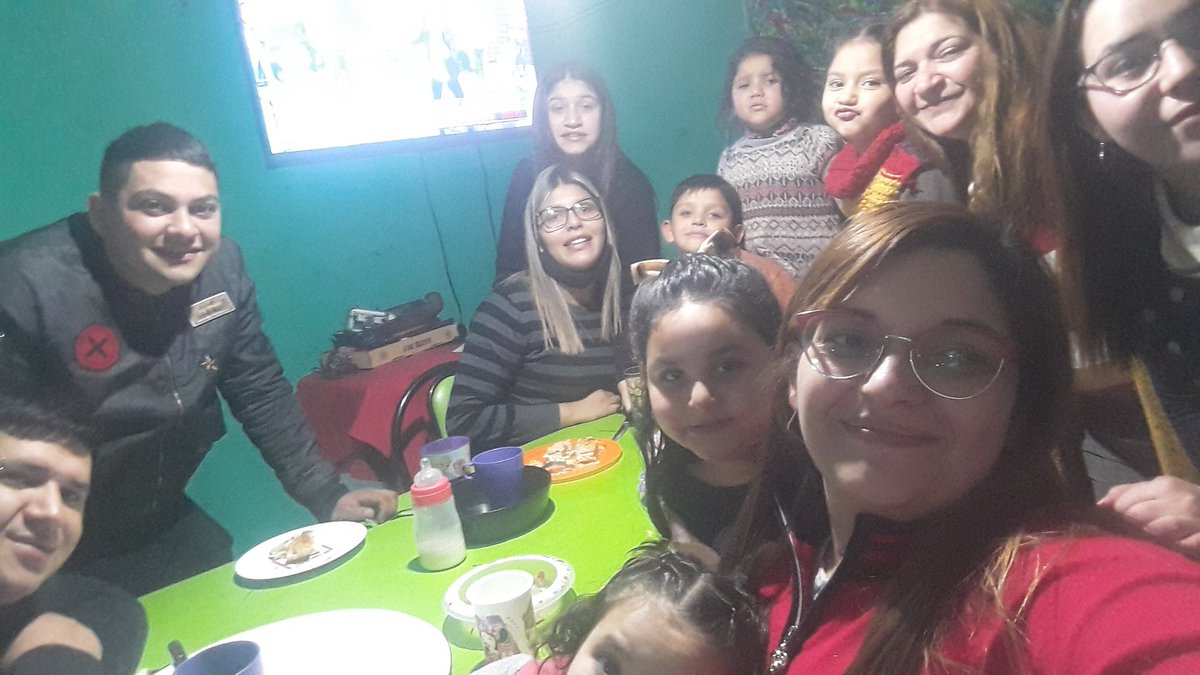 Analia96903384's tweet image. #ElBaileEnTuCasa  aquí disfrutado  el baile familia chara besotes la turca de argüello