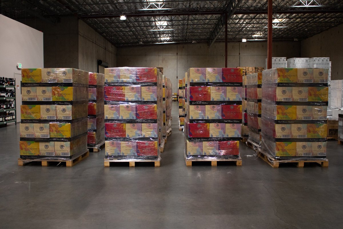 E40's tweet image. I push wine like weight! 
New Prosecco by 
#earlstevensselections
Now available request at your local store! Cheers! 🥂